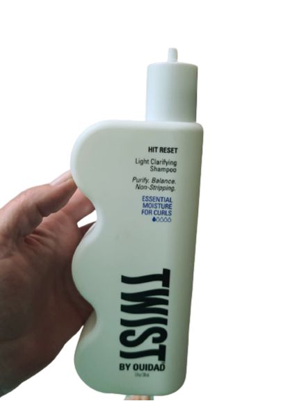 TWIST Hit Reset Light Clarifying Shampoo